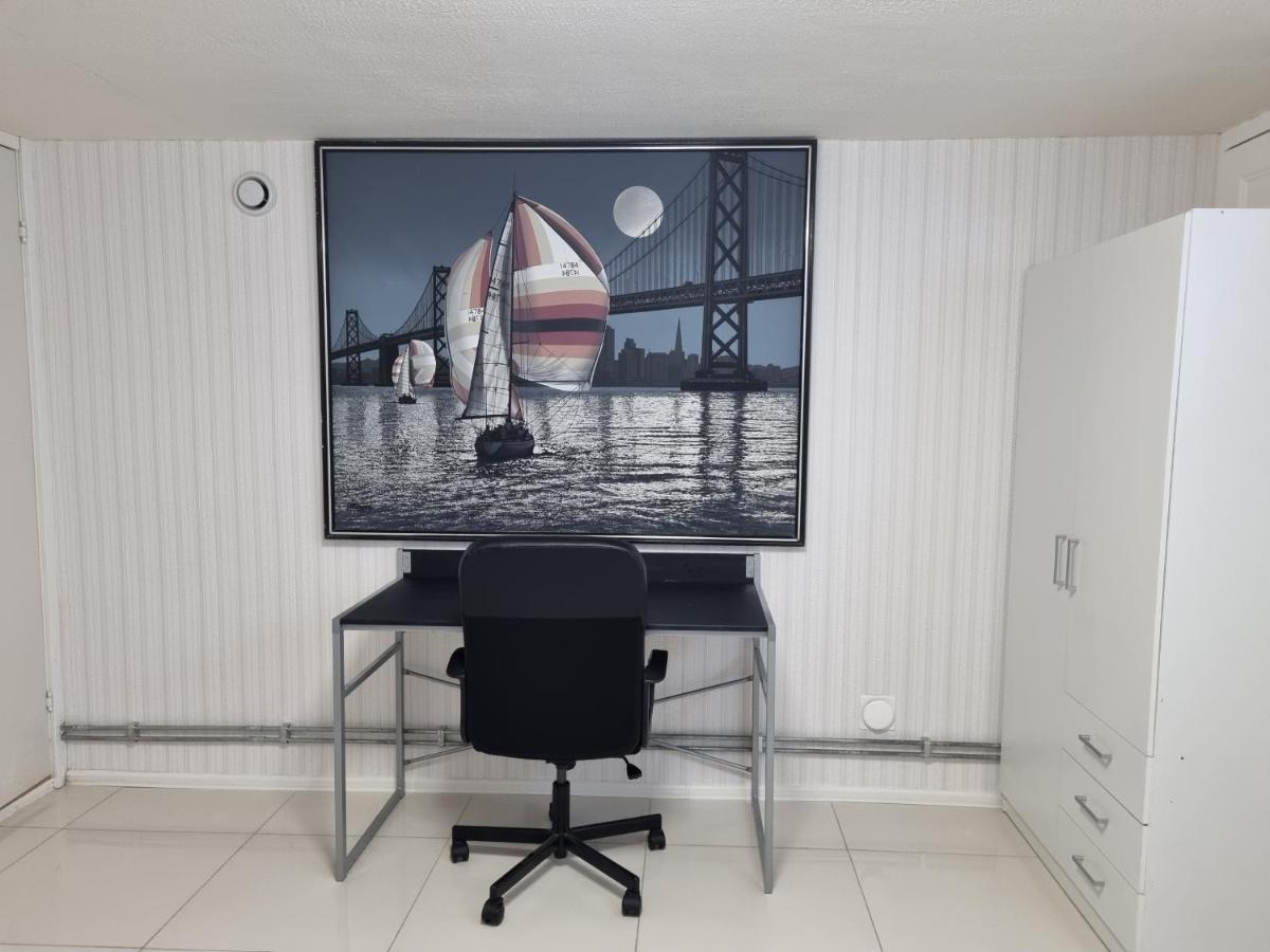 Moonlight - Trevlig Kallarlagenhet Apartment Broby Екстериор снимка