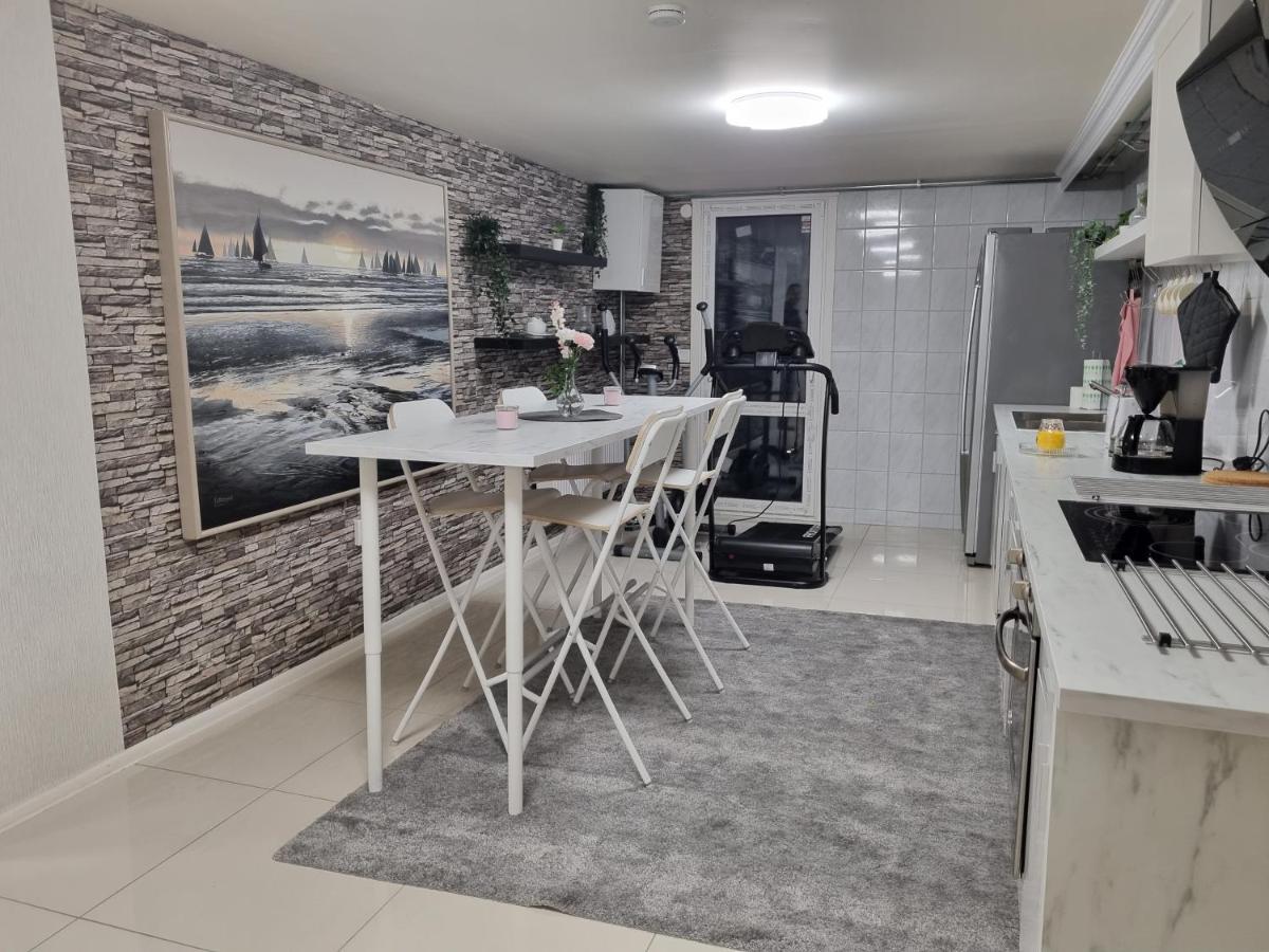 Moonlight - Trevlig Kallarlagenhet Apartment Broby Екстериор снимка