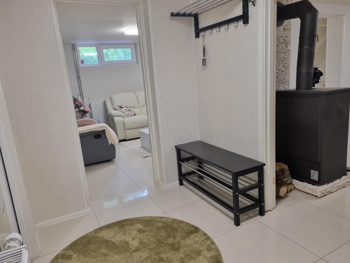 Moonlight - Trevlig Kallarlagenhet Apartment Broby Екстериор снимка