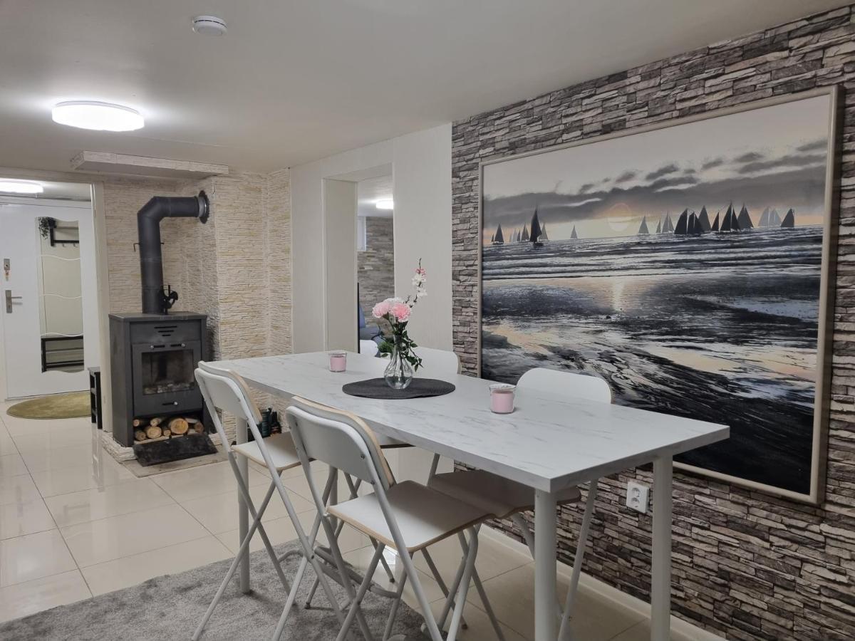 Moonlight - Trevlig Kallarlagenhet Apartment Broby Екстериор снимка