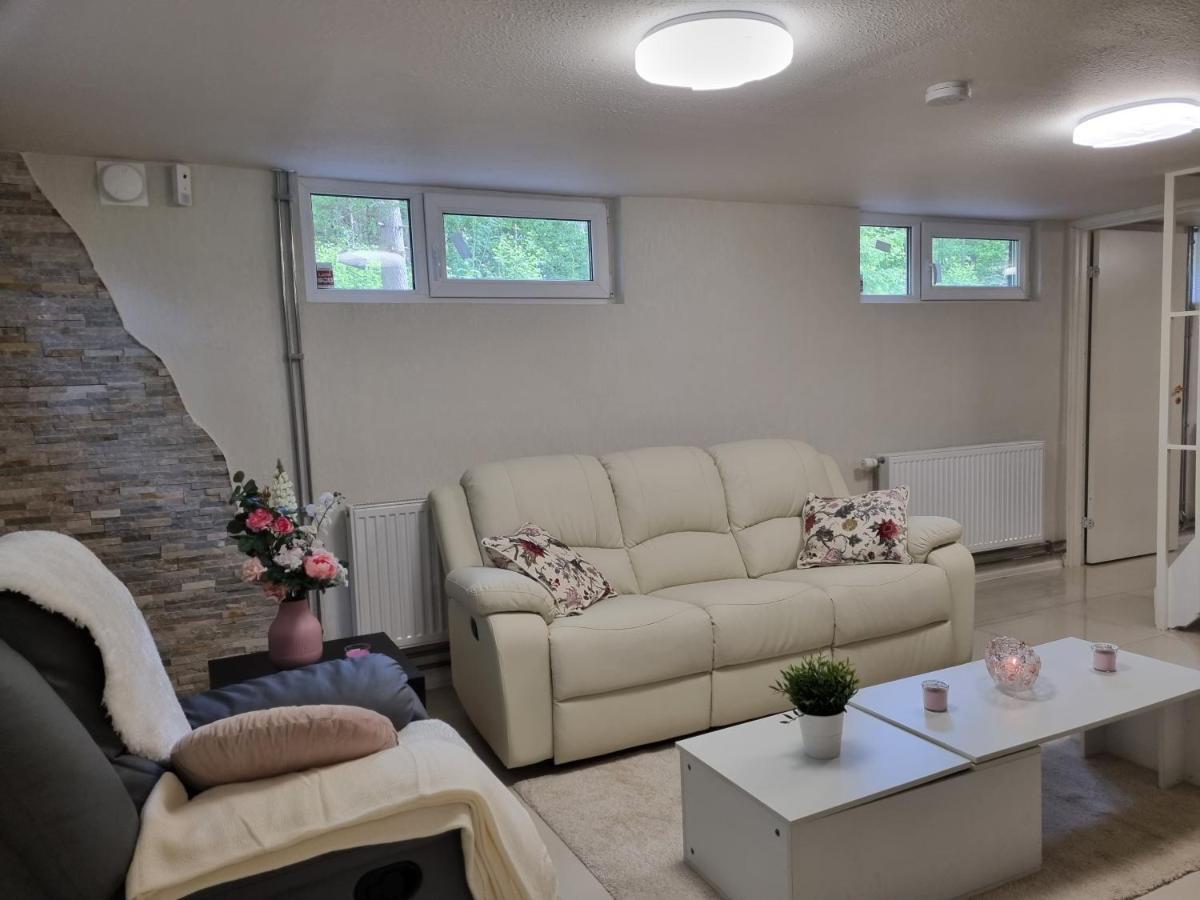 Moonlight - Trevlig Kallarlagenhet Apartment Broby Екстериор снимка