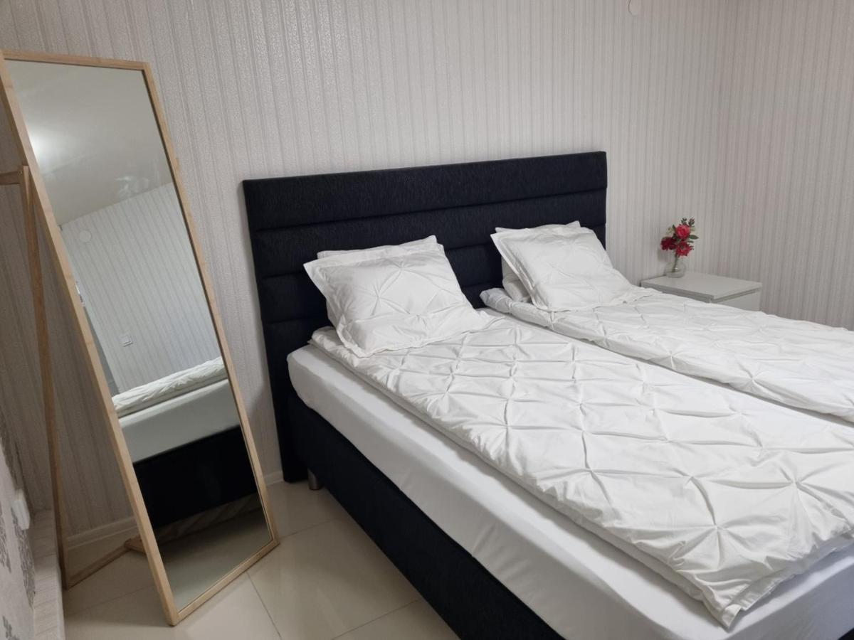 Moonlight - Trevlig Kallarlagenhet Apartment Broby Екстериор снимка