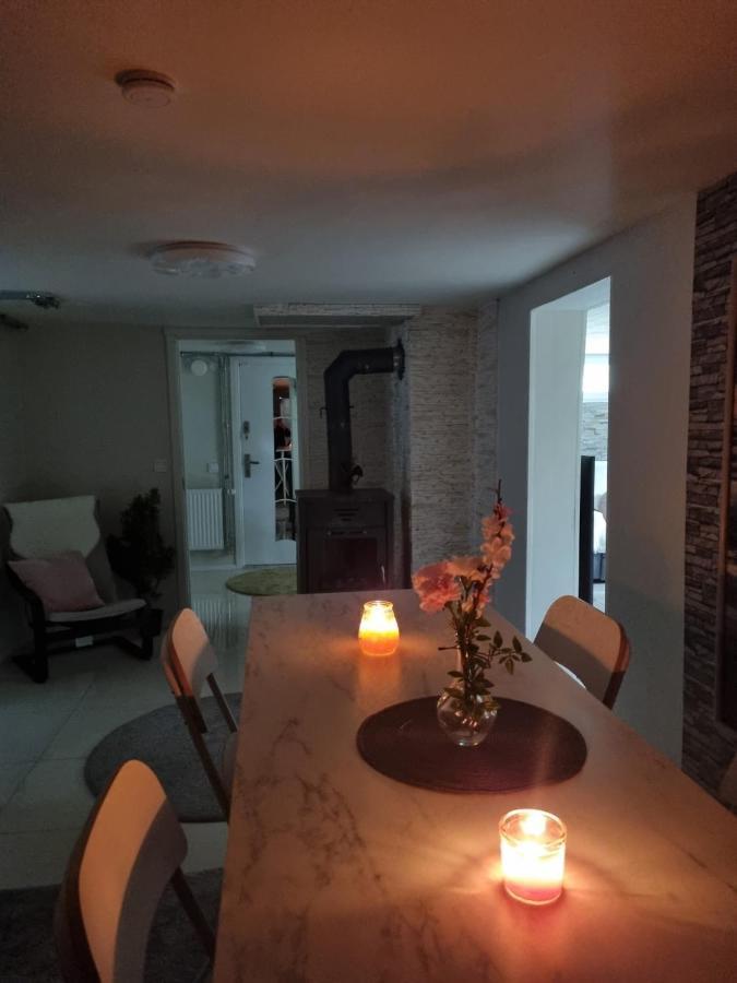 Moonlight - Trevlig Kallarlagenhet Apartment Broby Екстериор снимка